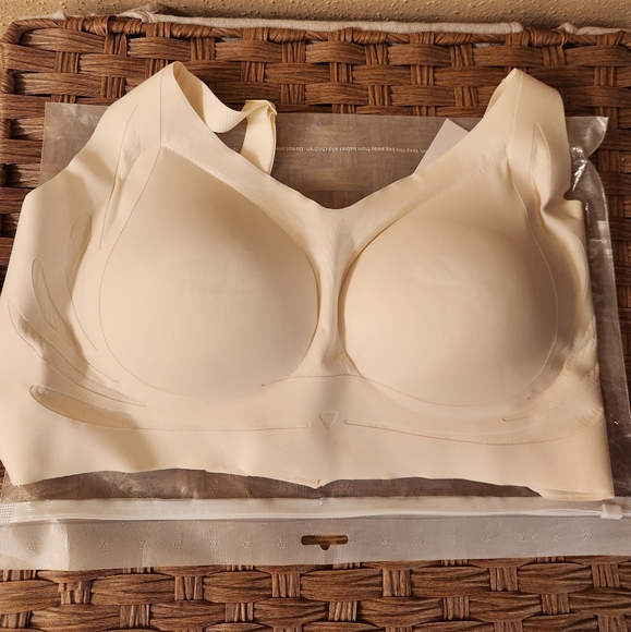 NWT Comfortable Cream Bra - Picture 3 of 5